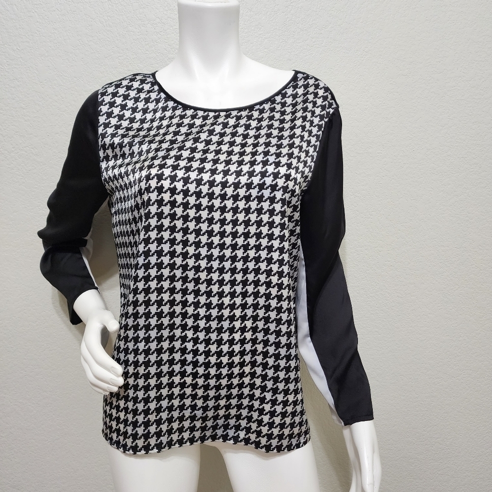 Vince Camuto Houndstooth Long Sleeve Top Size M